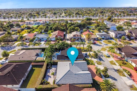 Villa ou maison à vendre à Miami, Floride: 4 chambres, 202.06 m2 № 2025286 - photo 5