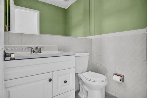 Villa ou maison à vendre à Miami, Floride: 4 chambres, 202.06 m2 № 2025286 - photo 15