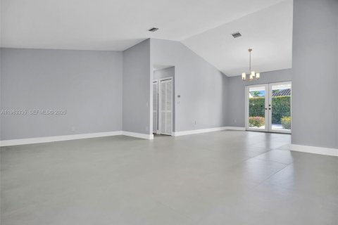 Villa ou maison à vendre à Miami, Floride: 4 chambres, 202.06 m2 № 2025286 - photo 12