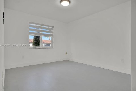 Villa ou maison à vendre à Miami, Floride: 4 chambres, 202.06 m2 № 2025286 - photo 25