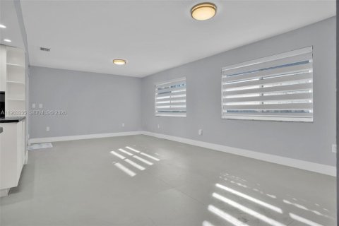 Villa ou maison à vendre à Miami, Floride: 4 chambres, 202.06 m2 № 2025286 - photo 18