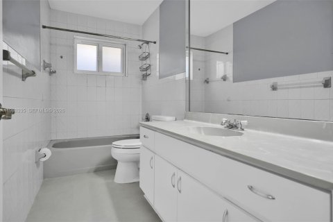 Villa ou maison à vendre à Miami, Floride: 4 chambres, 202.06 m2 № 2025286 - photo 24