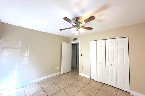 House in Miami Lakes, Florida 3 bedrooms, 135.64 sq.m. № 1878679 - photo 18