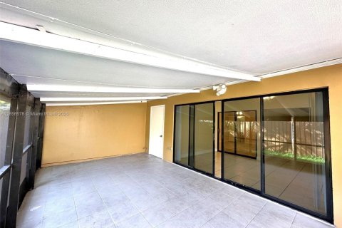 House in Miami Lakes, Florida 3 bedrooms, 135.64 sq.m. № 1878679 - photo 24