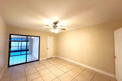 House in Miami Lakes, Florida 3 bedrooms, 135.64 sq.m. № 1878679 - photo 11
