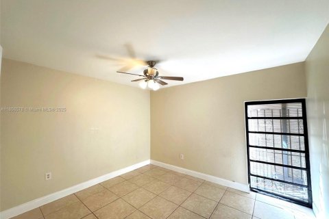 House in Miami Lakes, Florida 3 bedrooms, 135.64 sq.m. № 1878679 - photo 16