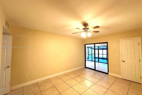 House in Miami Lakes, Florida 3 bedrooms, 135.64 sq.m. № 1878679 - photo 10
