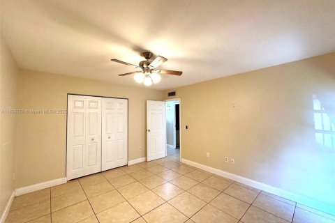 House in Miami Lakes, Florida 3 bedrooms, 135.64 sq.m. № 1878679 - photo 20