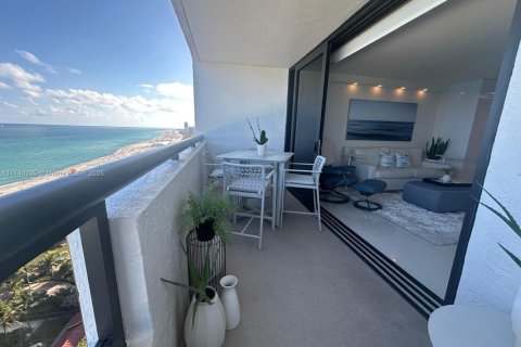 Condominio en alquiler en Miami Beach, Florida, 2 dormitorios, 79.99 m2 № 1488471 - foto 2