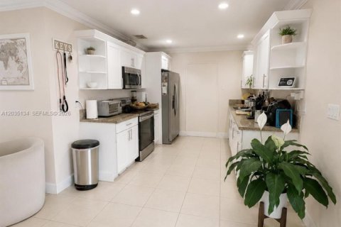 Casa en venta en Cutler Bay, Florida, 3 dormitorios, 115.29 m2 № 2269876 - foto 3