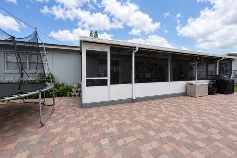 Casa en venta en Cutler Bay, Florida, 3 dormitorios, 115.29 m2 № 2269876 - foto 10