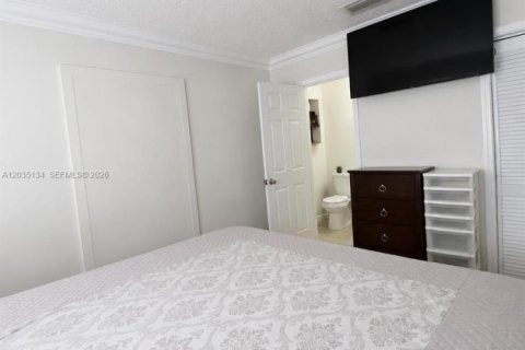 Casa en venta en Cutler Bay, Florida, 3 dormitorios, 115.29 m2 № 2269876 - foto 7