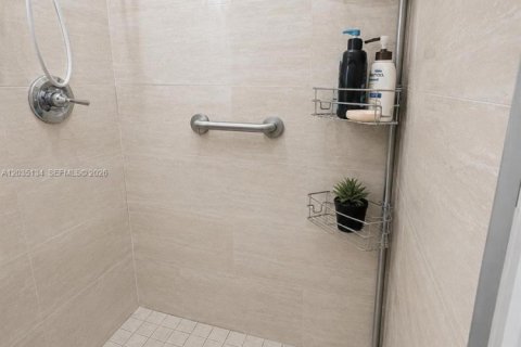 Casa en venta en Cutler Bay, Florida, 3 dormitorios, 115.29 m2 № 2269876 - foto 5