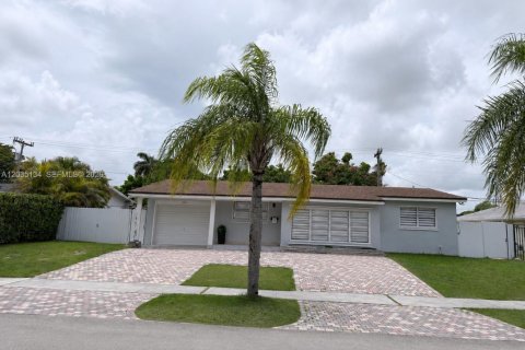 Villa ou maison à Cutler Bay, Floride 3 chambres, 115.29 m2 № 2269876