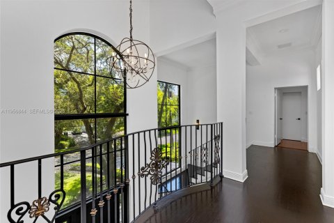 House in Coral Gables, Florida 4 bedrooms, 338.07 sq.m. № 2019688 - photo 26