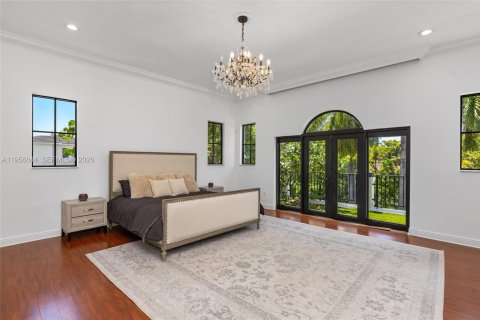 House in Coral Gables, Florida 4 bedrooms, 338.07 sq.m. № 2019688 - photo 29