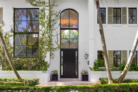 House in Coral Gables, Florida 4 bedrooms, 338.07 sq.m. № 2019688 - photo 6