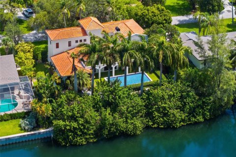 House in Coral Gables, Florida 4 bedrooms, 338.07 sq.m. № 2019688 - photo 5