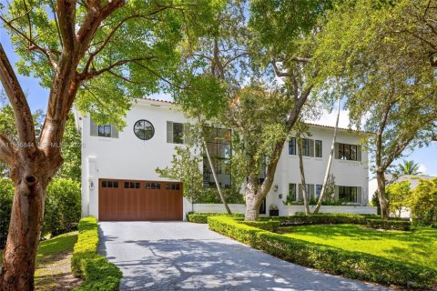 House in Coral Gables, Florida 4 bedrooms, 338.07 sq.m. № 2019688 - photo 4
