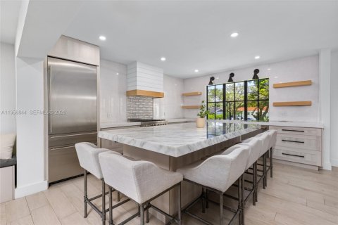 House in Coral Gables, Florida 4 bedrooms, 338.07 sq.m. № 2019688 - photo 12