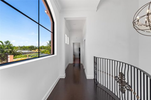 House in Coral Gables, Florida 4 bedrooms, 338.07 sq.m. № 2019688 - photo 27