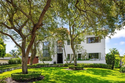 House in Coral Gables, Florida 4 bedrooms, 338.07 sq.m. № 2019688 - photo 2