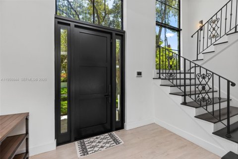 House in Coral Gables, Florida 4 bedrooms, 338.07 sq.m. № 2019688 - photo 7