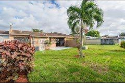 Villa ou maison à louer à Miami Gardens, Floride: 3 chambres, 101.82 m2 № 1969435 - photo 13