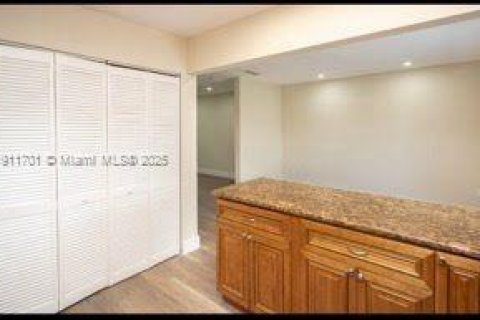 Villa ou maison à louer à Miami Gardens, Floride: 3 chambres, 101.82 m2 № 1969435 - photo 4