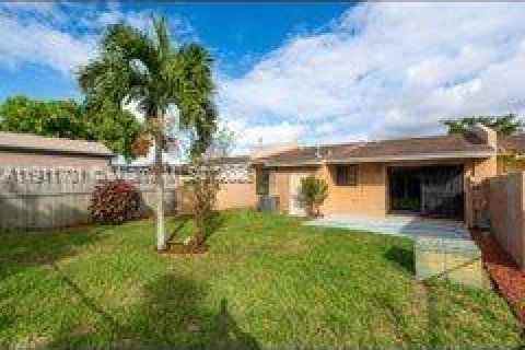 Villa ou maison à louer à Miami Gardens, Floride: 3 chambres, 101.82 m2 № 1969435 - photo 14