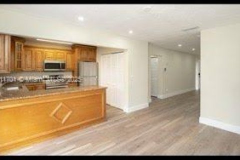 Villa ou maison à louer à Miami Gardens, Floride: 3 chambres, 101.82 m2 № 1969435 - photo 1