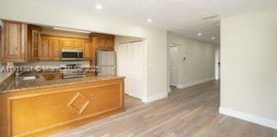 Villa ou maison à Miami Gardens, Floride 3 chambres, 101.82 m2 № 1969435