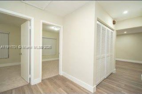 Villa ou maison à louer à Miami Gardens, Floride: 3 chambres, 101.82 m2 № 1969435 - photo 11