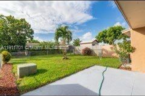 Villa ou maison à louer à Miami Gardens, Floride: 3 chambres, 101.82 m2 № 1969435 - photo 12