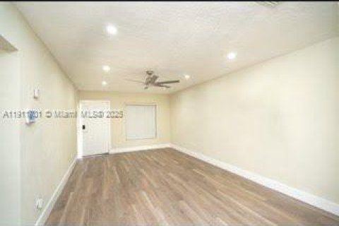 Villa ou maison à louer à Miami Gardens, Floride: 3 chambres, 101.82 m2 № 1969435 - photo 5