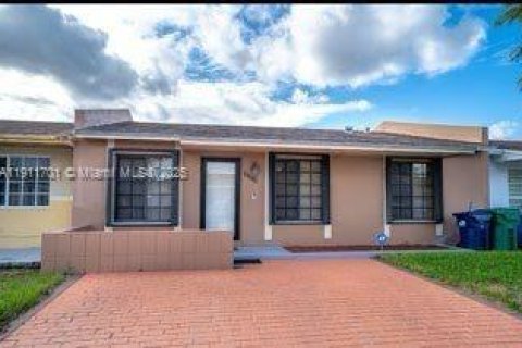 Villa ou maison à louer à Miami Gardens, Floride: 3 chambres, 101.82 m2 № 1969435 - photo 15