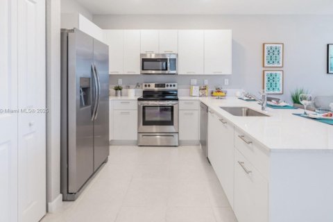 Adosado en venta en Homestead, Florida, 3 dormitorios, 131.36 m2 № 1973747 - foto 2