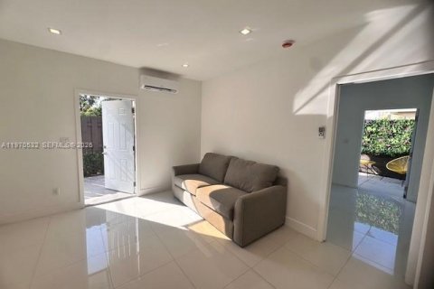 Apartamento en alquiler en Hollywood, Florida, 1 dormitorio, 41.81 m2 № 2031288 - foto 8