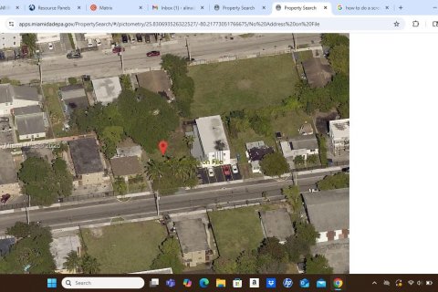 Terreno en venta en Miami, Florida № 1948594 - foto 1