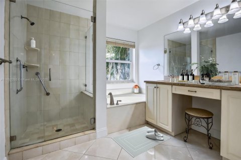 House in Weston, Florida 4 bedrooms, 215.72 sq.m. № 1881988 - photo 12