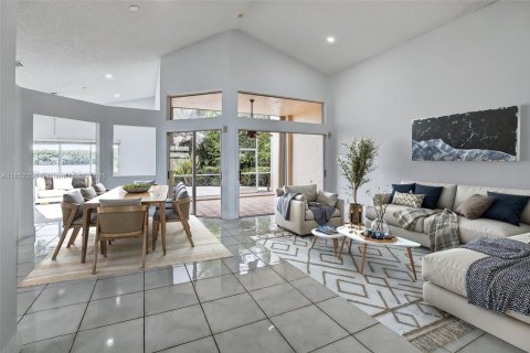 House in Weston, Florida 4 bedrooms, 215.72 sq.m. № 1881988 - photo 3
