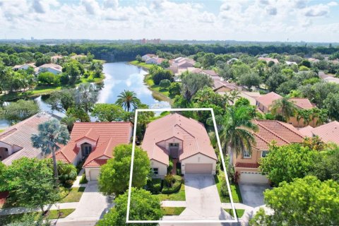 House in Weston, Florida 4 bedrooms, 215.72 sq.m. № 1881988 - photo 4