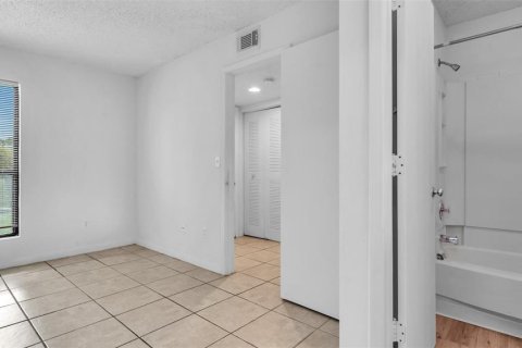 Condo in Palm Harbor, Florida, 2 bedrooms  № 1866587 - photo 22