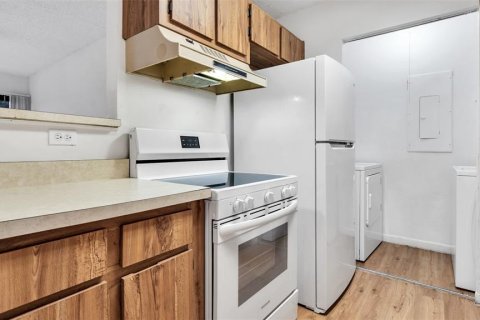 Condo in Palm Harbor, Florida, 2 bedrooms  № 1866587 - photo 7