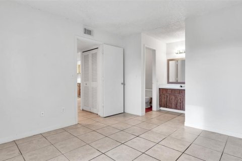 Condo in Palm Harbor, Florida, 2 bedrooms  № 1866587 - photo 18