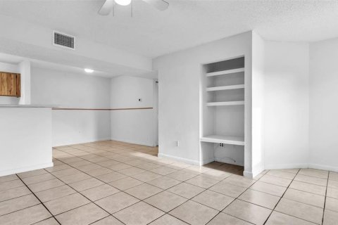 Condo in Palm Harbor, Florida, 2 bedrooms  № 1866587 - photo 6