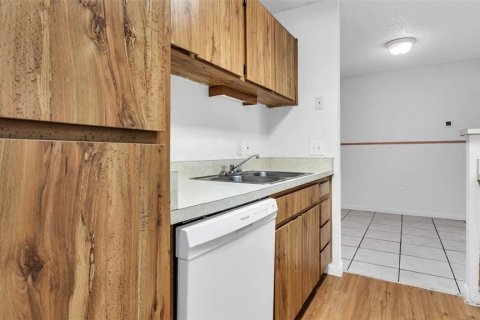Condo in Palm Harbor, Florida, 2 bedrooms  № 1866587 - photo 8
