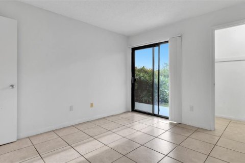 Condo in Palm Harbor, Florida, 2 bedrooms  № 1866587 - photo 11