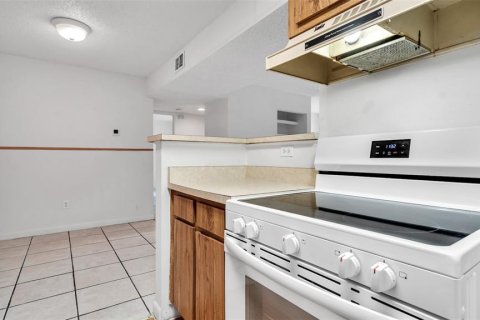 Condo in Palm Harbor, Florida, 2 bedrooms  № 1866587 - photo 9