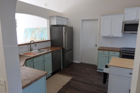 House in Palm Coast, Florida 3 bedrooms № 1997261 - photo 4